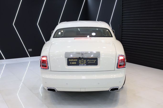 Подержанный Rolls-Royce Phantom VII Рестайлинг (Series II), 6.7 л, 2013 в Дубае от Sanam Cars Белый цвет. GCC | AUTO.AE