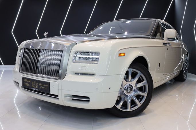 Подержанный Rolls-Royce Phantom VII Рестайлинг (Series II), 6.7 л, 2013 в Дубае от Sanam Cars Белый цвет. GCC | AUTO.AE