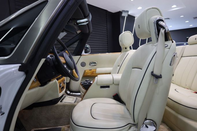 Подержанный Rolls-Royce Phantom VII Рестайлинг (Series II), 6.7 л, 2013 в Дубае от Sanam Cars Белый цвет. GCC | AUTO.AE