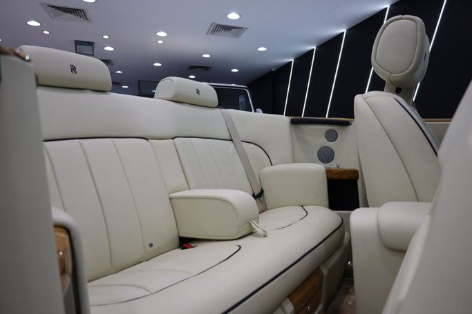 Подержанный Rolls-Royce Phantom VII Рестайлинг (Series II), 6.7 л, 2013 в Дубае от Sanam Cars Белый цвет. GCC | AUTO.AE