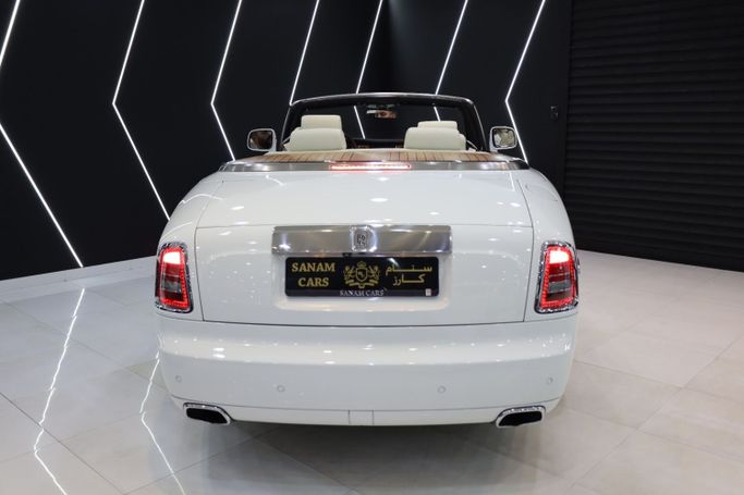Подержанный Rolls-Royce Phantom VII Рестайлинг (Series II), 6.7 л, 2013 в Дубае от Sanam Cars Белый цвет. GCC | AUTO.AE