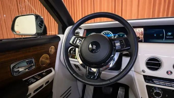 Подержанный Rolls-Royce Phantom VIII, 6.7 л, 2019 в Дубае от Automobili Motors Тёмно-синий цвет. GCC | AUTO.AE