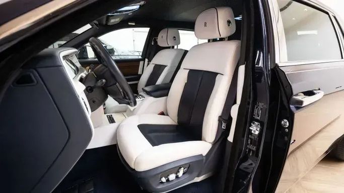 Подержанный Rolls-Royce Phantom VIII, 6.7 л, 2019 в Дубае от Automobili Motors Тёмно-синий цвет. GCC | AUTO.AE