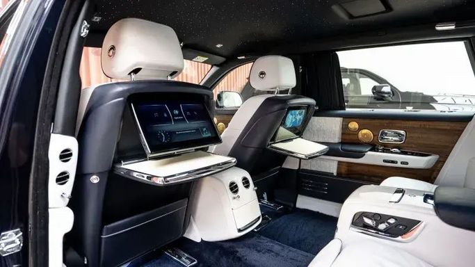 Подержанный Rolls-Royce Phantom VIII, 6.7 л, 2019 в Дубае от Automobili Motors Тёмно-синий цвет. GCC | AUTO.AE