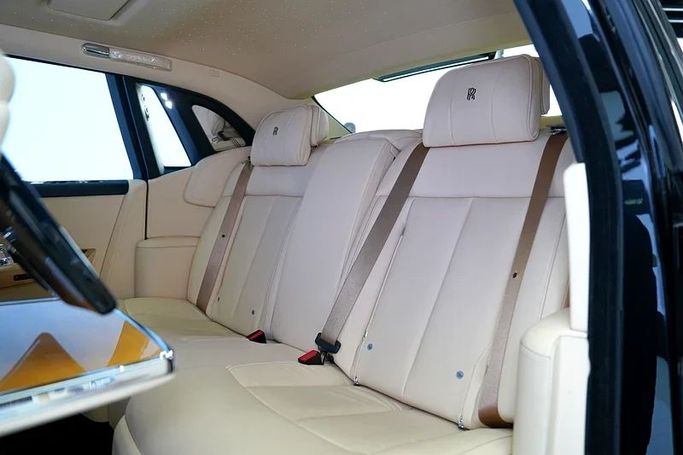 Подержанный Rolls-Royce Phantom VIII, 6.7 л, 2022 в Дубае от Exotic Cars Черный цвет. GCC | AUTO.AE