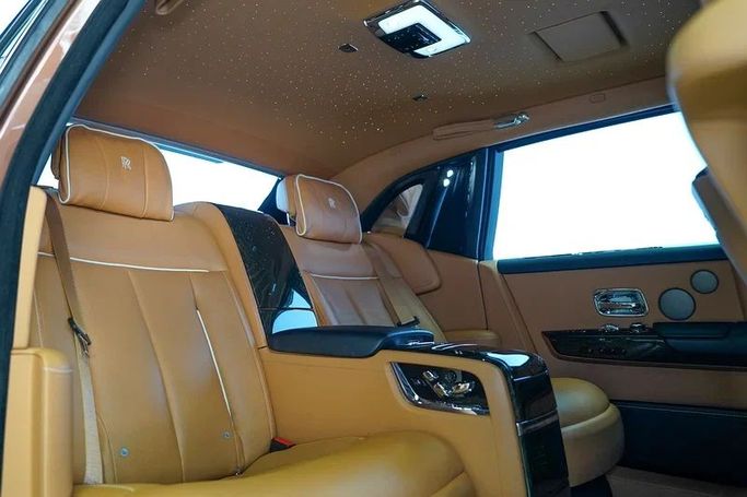 Подержанный Rolls-Royce Phantom Extended VIII, 6.7 л, 2019 в Дубае от Exotic Cars Бронзовый цвет. GCC | AUTO.AE