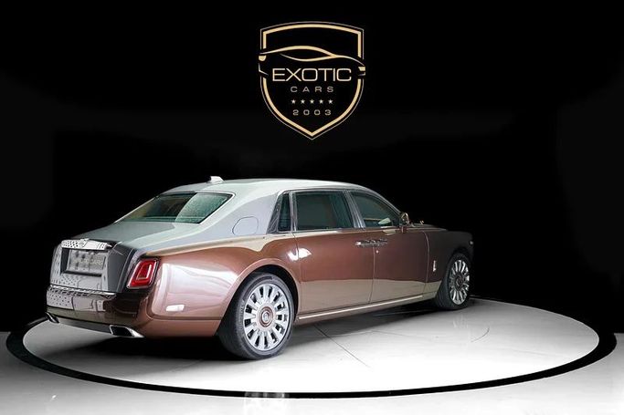 Подержанный Rolls-Royce Phantom Extended VIII, 6.7 л, 2019 в Дубае от Exotic Cars Бронзовый цвет. GCC | AUTO.AE