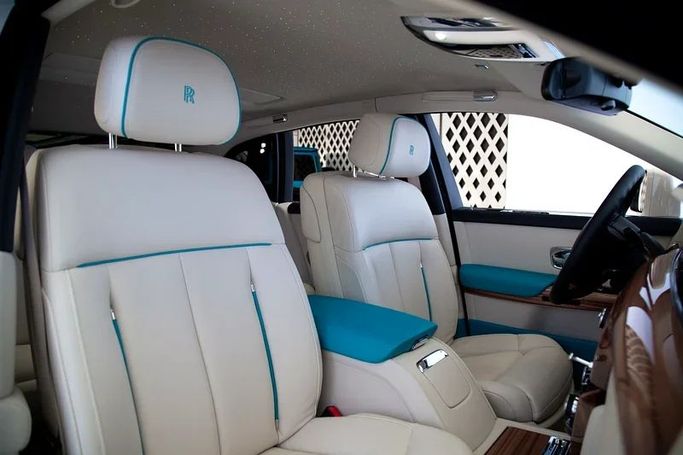 Подержанный Rolls-Royce Phantom VIII, 6.7 л, 2018 в Дубае от Exotic Cars Белый цвет. Other | AUTO.AE