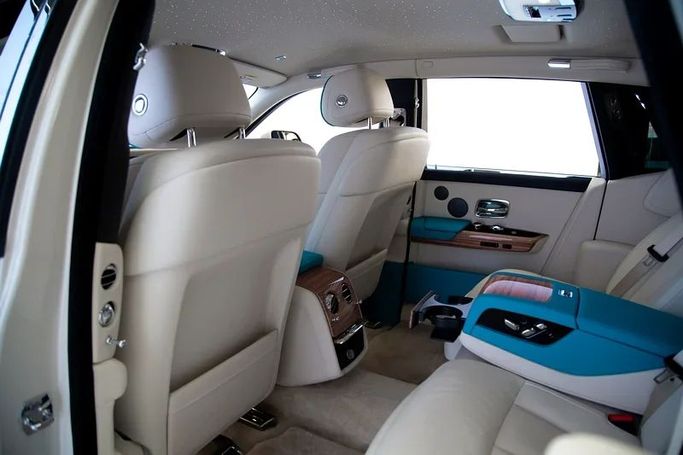 Подержанный Rolls-Royce Phantom VIII, 6.7 л, 2018 в Дубае от Exotic Cars Белый цвет. Other | AUTO.AE