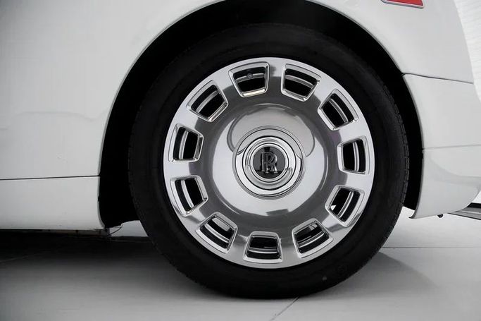 Used Rolls-Royce Phantom VII, 6.7 l, 2008 in Dubai by Exotic Cars, White color. Other | AUTO.AE