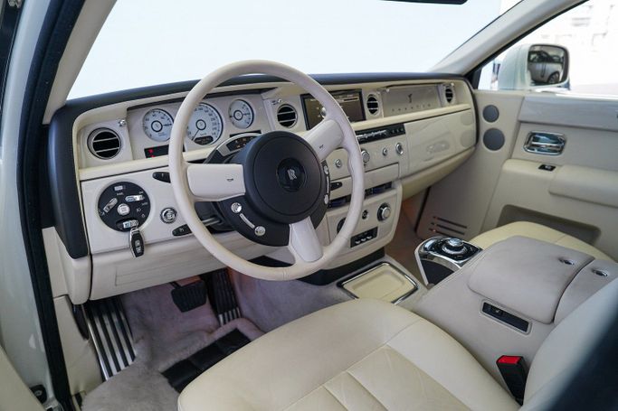 Used Rolls-Royce Phantom VII Facelift (Series II), 6.7 l, 2014 in Dubai by Exotic Cars, White color. Other | AUTO.AE