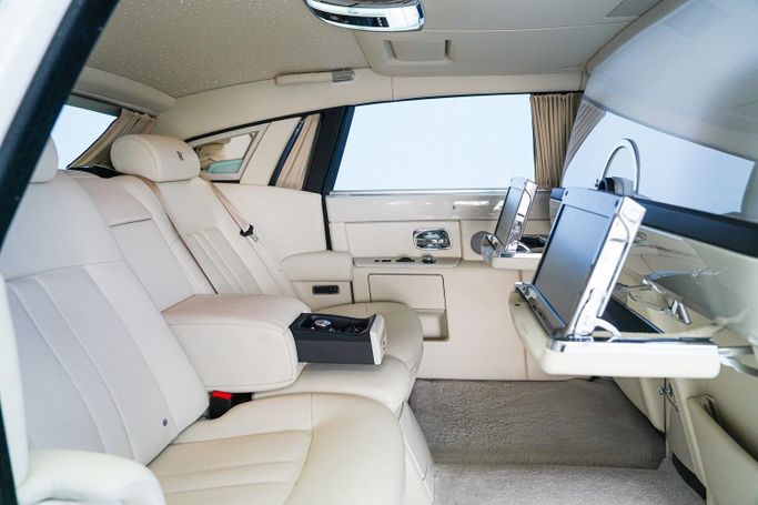 Used Rolls-Royce Phantom VII Facelift (Series II), 6.7 l, 2014 in Dubai by Exotic Cars, White color. Other | AUTO.AE