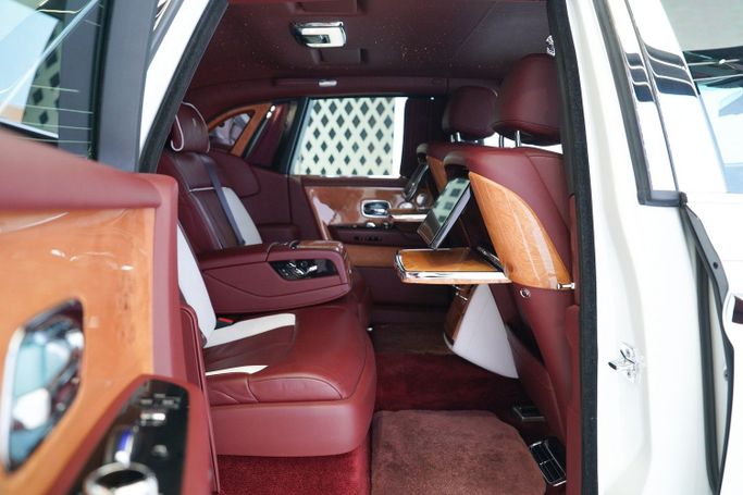 Used Rolls-Royce Phantom VIII, 6.7 l, 2019 in Dubai by Exotic Cars, White color. GCC Specs | AUTO.AE