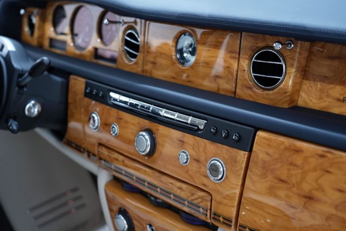 Used Rolls-Royce Phantom VII Facelift (Series II), 6.7 l, 2014 in Dubai by Oscar Motors, Grey color. GCC Specs | AUTO.AE