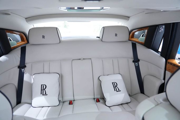 Used Rolls-Royce Phantom VII Facelift (Series II), 6.7 l, 2014 in Dubai by Oscar Motors, Grey color. GCC Specs | AUTO.AE