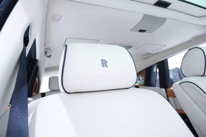 Used Rolls-Royce Phantom VII Facelift (Series II), 6.7 l, 2014 in Dubai by Oscar Motors, Grey color. GCC Specs | AUTO.AE