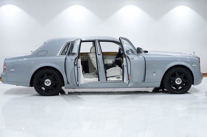 Used Rolls-Royce Phantom VII Facelift (Series II), 6.7 l, 2014 in Dubai by Oscar Motors, Grey color. GCC Specs | AUTO.AE