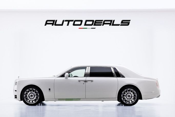 Подержанный Rolls-Royce Phantom Extended VIII, 6.7 л, 2024 в Дубае от AUTO DEALS Белый цвет. Европейская | AUTO.AE