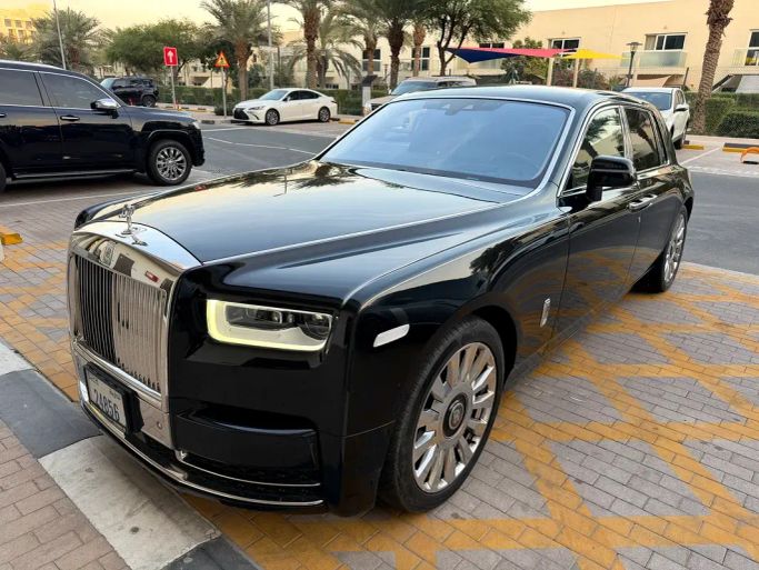 Подержанный Rolls-Royce Phantom VIII, 6.7 л, 2022 в Дубае от 99 Motors LLC Черный цвет. Японская | AUTO.AE