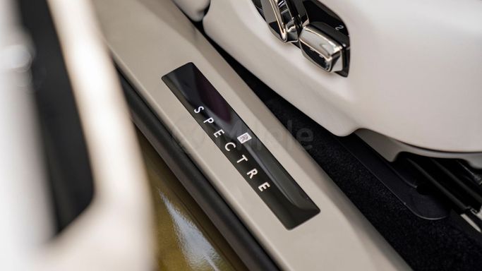 Новый Rolls-Royce Spectre, 2024 в Дубае от Milele Зеленый цвет. Other | AUTO.AE