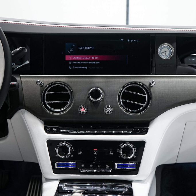 Подержанный Rolls-Royce Spectre, 2024 в Дубае от AAA Motors Серый цвет. GCC | AUTO.AE