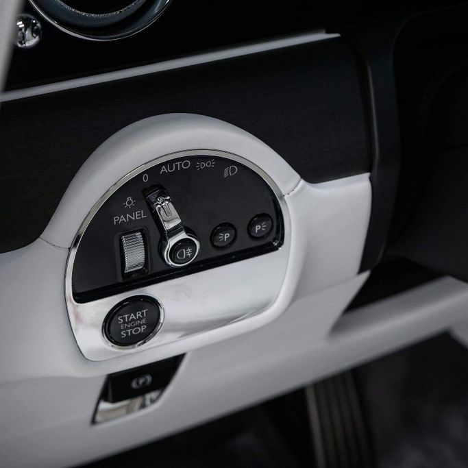 Подержанный Rolls-Royce Spectre, 2024 в Дубае от AAA Motors Серый цвет. GCC | AUTO.AE