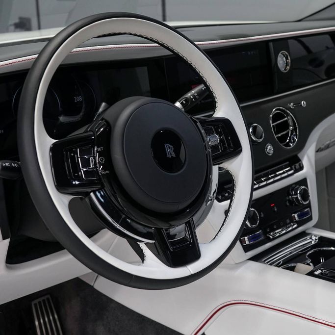 Подержанный Rolls-Royce Spectre, 2024 в Дубае от AAA Motors Серый цвет. GCC | AUTO.AE