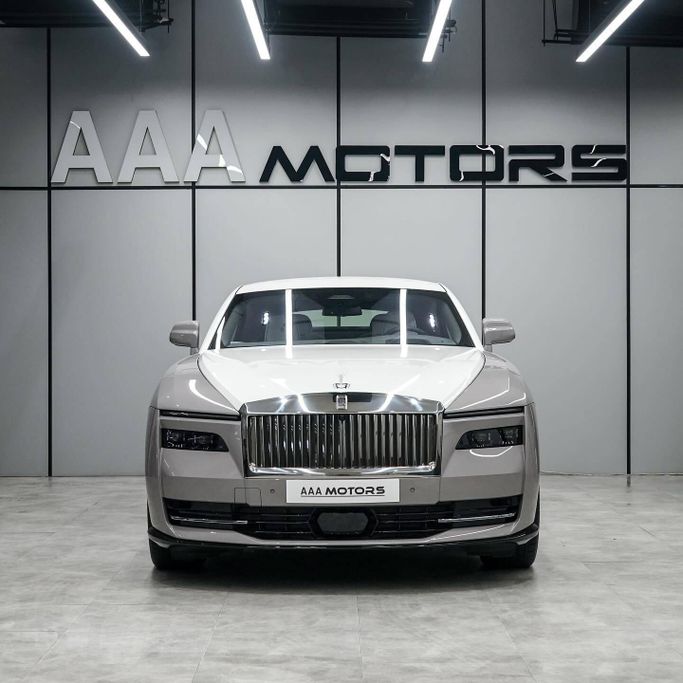 Подержанный Rolls-Royce Spectre, 2024 в Дубае от AAA Motors Серый цвет. GCC | AUTO.AE