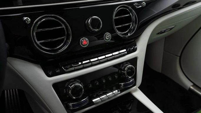 Новый Rolls-Royce Spectre, 2025 в Дубае от Al Ain Class Motors Зеленый цвет. GCC | AUTO.AE