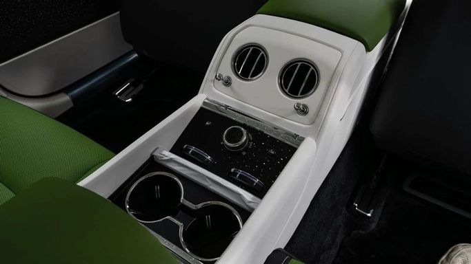 Новый Rolls-Royce Spectre, 2025 в Дубае от Al Ain Class Motors Зеленый цвет. GCC | AUTO.AE
