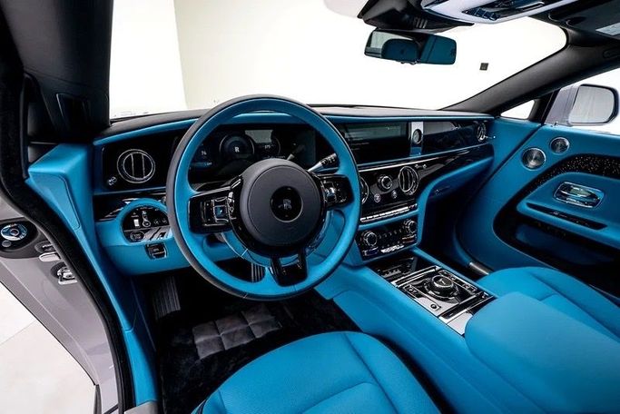 Подержанный Rolls-Royce Spectre, 2024 в Дубае Серый цвет. GCC | AUTO.AE