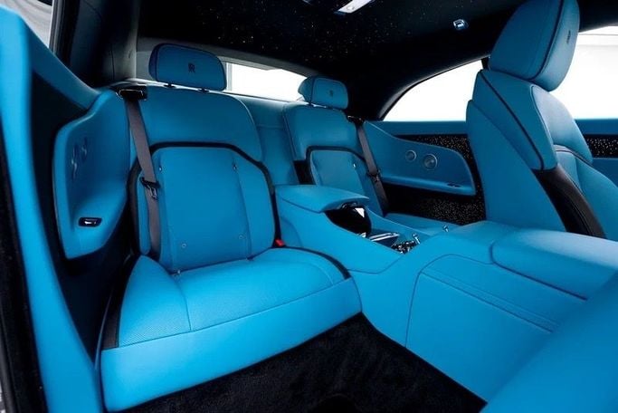 Подержанный Rolls-Royce Spectre, 2024 в Дубае Серый цвет. GCC | AUTO.AE