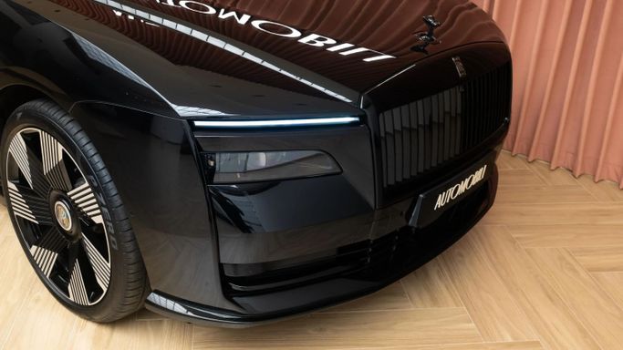 Новый Rolls-Royce Spectre, 2025 в Дубае от Automobili Motors Черный цвет. GCC | AUTO.AE