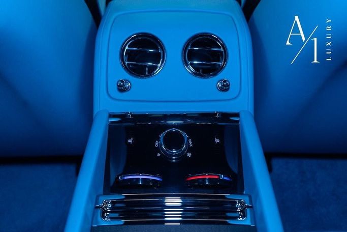 Подержанный Rolls-Royce Spectre, 2024 в Дубае от A1 Luxury Motors Черный цвет. GCC | AUTO.AE