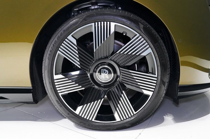 Used Rolls-Royce Spectre, 2024 in Dubai by Exotic Cars, Green color. Other | AUTO.AE