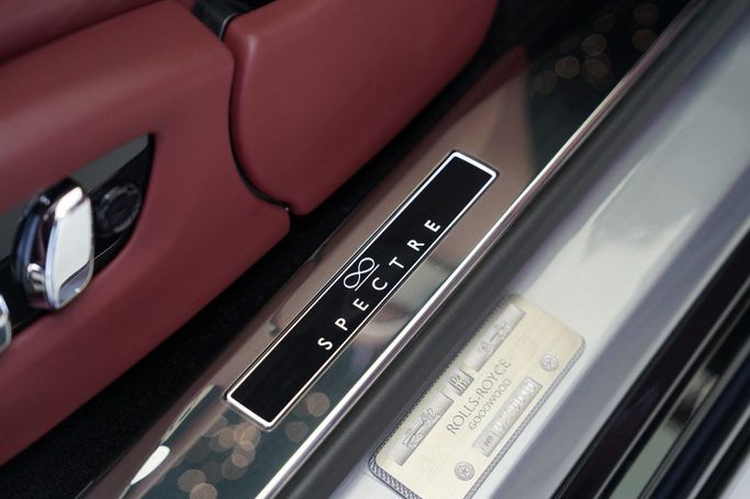 مستعملة Rolls-Royce Spectre, 2025 في في دبي من Exotic Cars، اللون رمادي. مواصفات الخليج | AUTO.AE