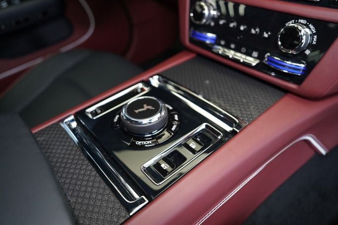 مستعملة Rolls-Royce Spectre, 2025 في في دبي من Exotic Cars، اللون رمادي. مواصفات الخليج | AUTO.AE