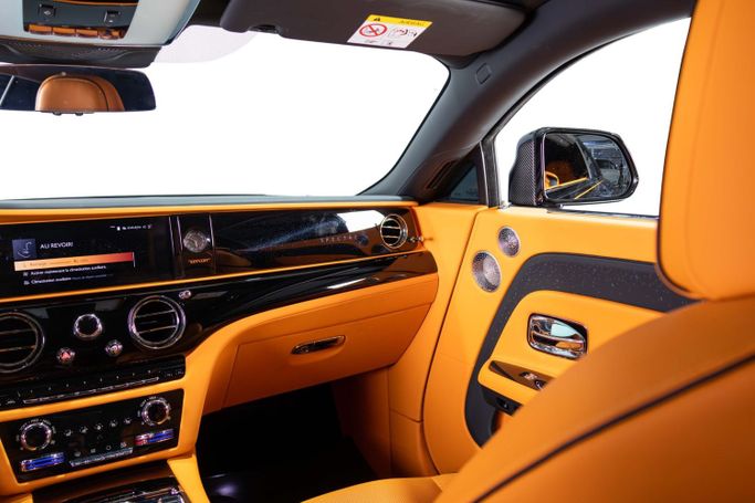 Подержанный Rolls-Royce Spectre, 2025 в Дубае от The Car Superstore Черный цвет. Европейская | AUTO.AE