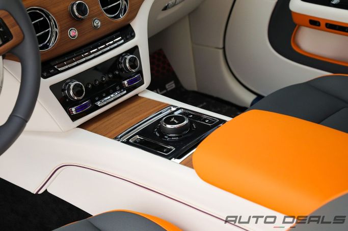 Подержанный Rolls-Royce Spectre, 2024 в Дубае от AUTO DEALS Белый цвет. GCC | AUTO.AE