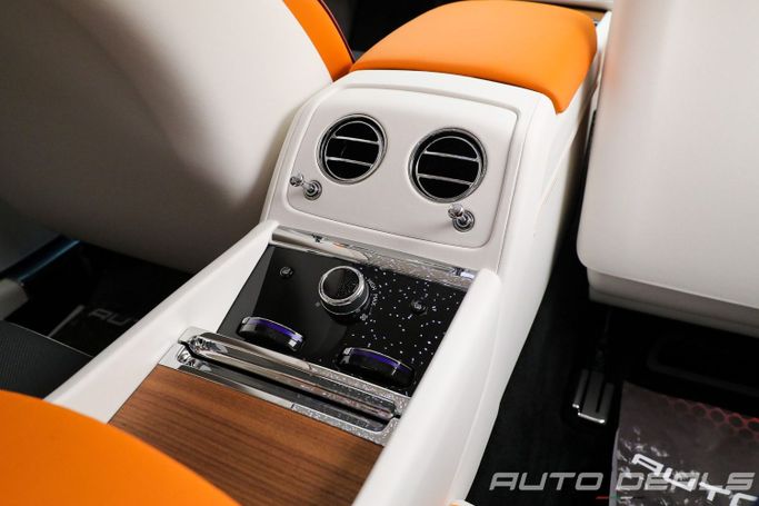 Подержанный Rolls-Royce Spectre, 2024 в Дубае от AUTO DEALS Белый цвет. GCC | AUTO.AE