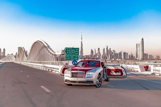 Rolls-Royce Wraith, 2021 رجال الأعمال كوبيه للتأجير في في دبي من Luxury Ocean Rent A Car، اللون رمادي | AUTO.AE