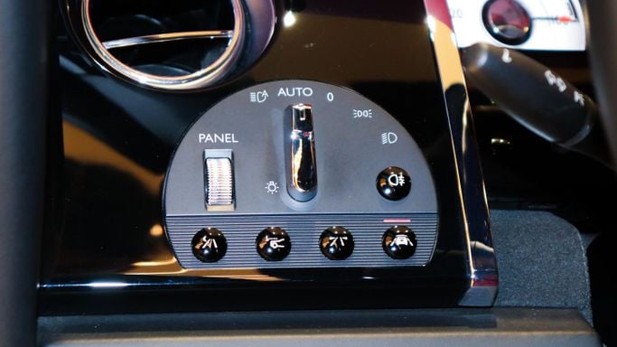 Used Rolls-Royce Wraith, 6.6 l, 2016 in Dubai by ALO CARS USED CARS LLC, Silver color. GCC Specs | AUTO.AE
