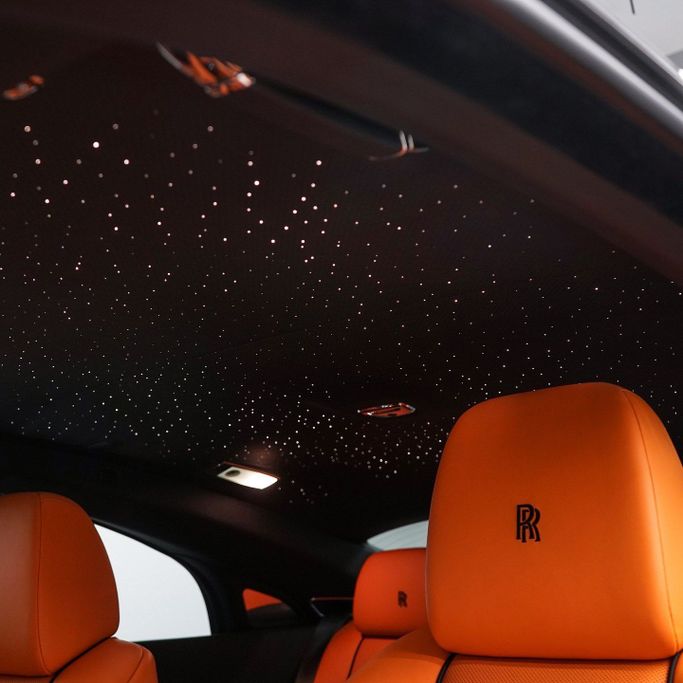 Подержанный Rolls-Royce Wraith Black Badge, 6.6 л, 2017 в Дубае от AAA Motors Черный цвет. GCC | AUTO.AE