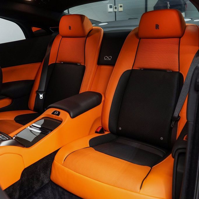 Подержанный Rolls-Royce Wraith Black Badge, 6.6 л, 2017 в Дубае от AAA Motors Черный цвет. GCC | AUTO.AE