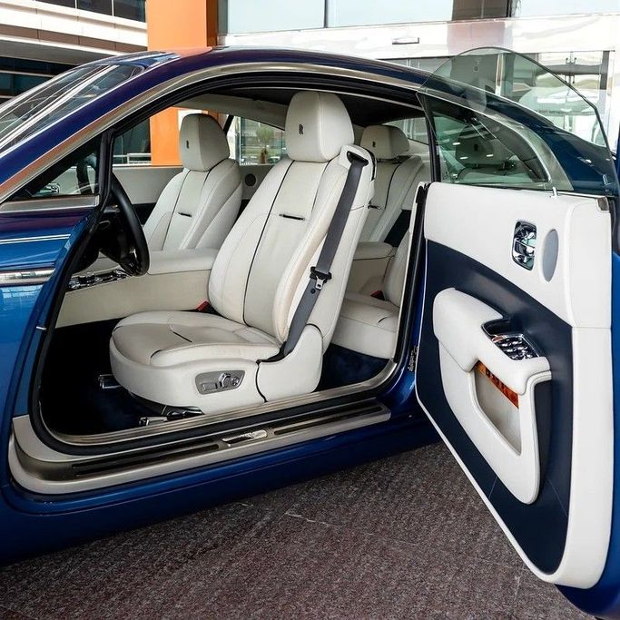 Подержанный Rolls-Royce Wraith, 6.6 л, 2015 в Дубае от Q Motors Синий цвет. GCC | AUTO.AE
