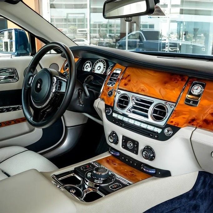Подержанный Rolls-Royce Wraith, 6.6 л, 2015 в Дубае от Q Motors Синий цвет. GCC | AUTO.AE