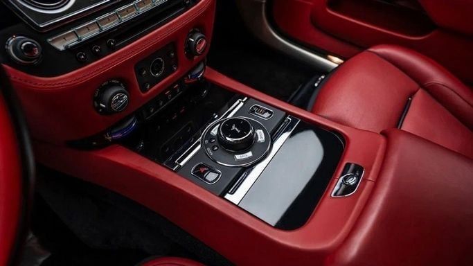 Used Rolls-Royce Wraith, 6.6 l, 2017 in Dubai by Al Ain Class Motors, Blue color. GCC Specs | AUTO.AE