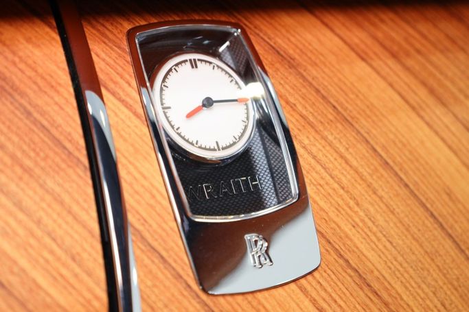 Подержанный Rolls-Royce Wraith, 6.6 л, 2016 в Дубае от Sanam Cars Голубой цвет. GCC | AUTO.AE