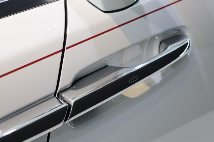 Used Rolls-Royce Wraith, 6.6 l, 2019 in Dubai by Sanam Cars, White color. GCC Specs | AUTO.AE