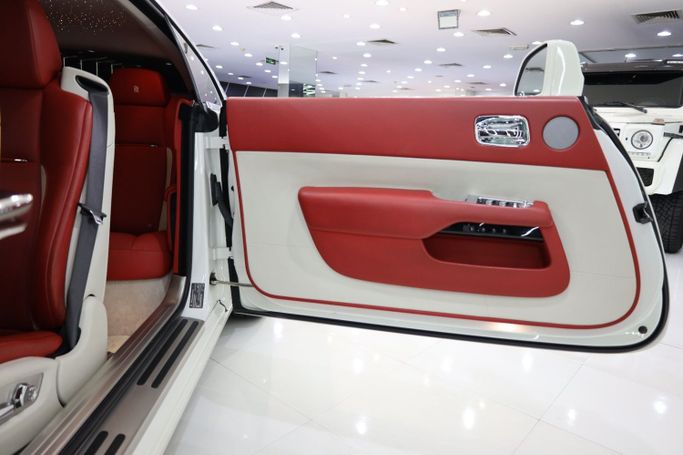 Used Rolls-Royce Wraith, 6.6 l, 2019 in Dubai by Sanam Cars, White color. GCC Specs | AUTO.AE